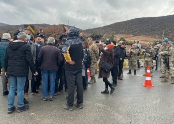 Toprak altında kalanların yakınları: Psikolojik destek değil, bilgi istiyoruz