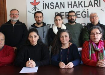 İHD İzmir Şubesi: Gazetecileri cezalandırmaktan vazgeçin