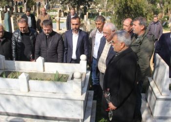 Katledilen gazeteci Kılıç mezarı başında anıldı