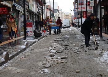 Wan’da hayat pahalılığı tepkisi: Ülkeyi yönetemiyorlar