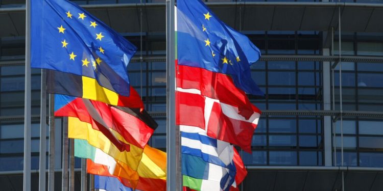 AB ülkeleri, Ukrayna'ya 50 milyar euroluk yardım paketinde anlaştı