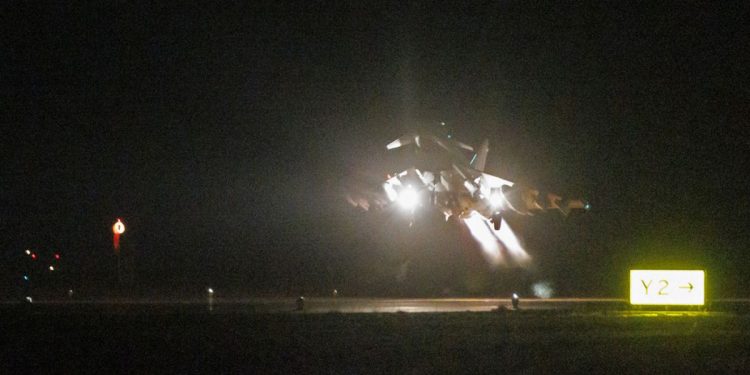 ABD ve İngiltere, Yemen'de İran destekli Husiler'i bir kez daha hedef aldı