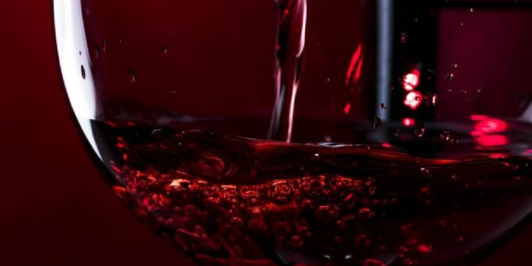 AKP bir kez daha üreticiyi cezalandırdı: Saman ve etten sonra şarap ithalatına da vergi muafiyeti verildi