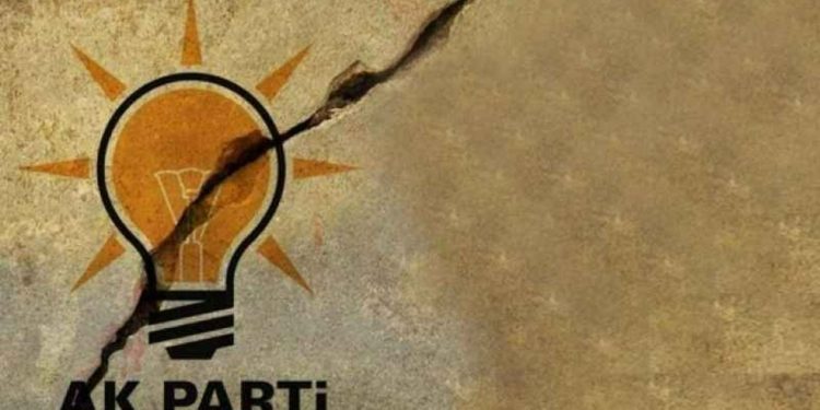 AKP ilçe teşkilatında 'aday' krizi: Toplu istifa ettiler