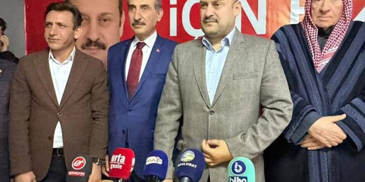 AKP’den istifa eden belediye başkanı, Yeniden Refah Partisi’nden aday oldu