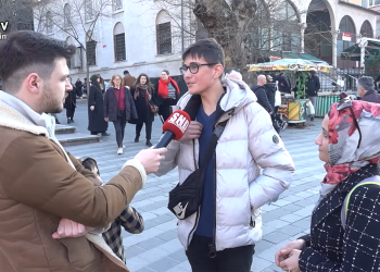 AKP’li anne, hükümeti eleştiren 18 yaşındaki oğlunu böyle uyardı: Sen şu anda kendini yaktın!