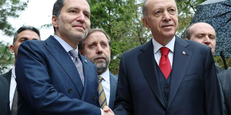 AKP'nin 'Bursa' çıkmazı: 'YRP oyları bölüyor' endişesi büyüyor