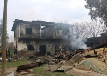 Adana’da iki katlı evde yangın: Anne ve iki oğlu öldü