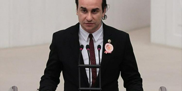 Ağıza alınmayacak ifadeler kullandı: Alpaslan Türkeş'in oğlu, MHP'ye savaş açtı