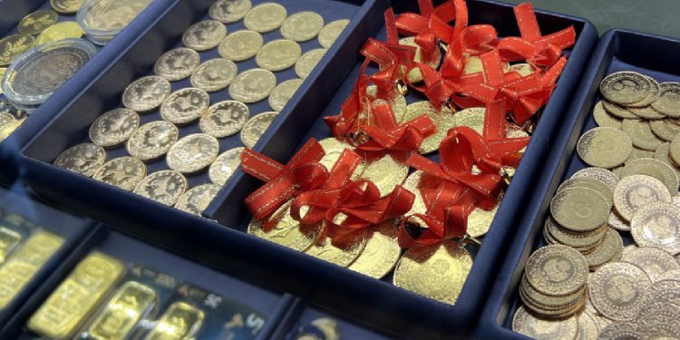 Altın fiyatları kritik eşiğe tutundu: Gram altın ne kadar?