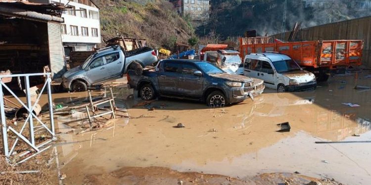 Artvin Borçka’da sel ve heyelan: 21 konut tedbir amaçlı boşaltıldı