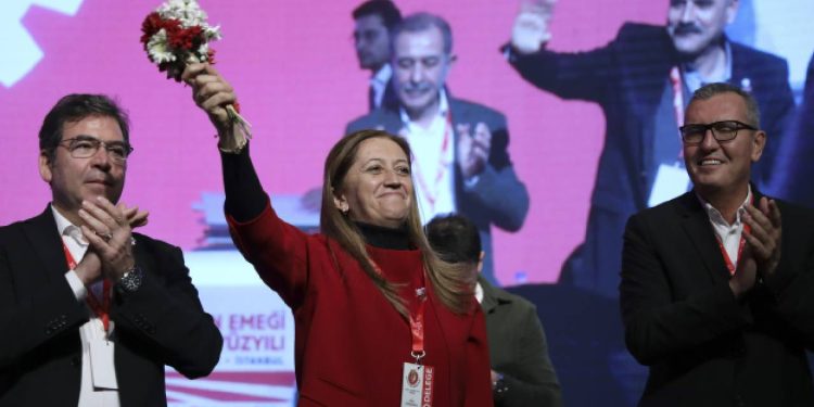 Arzu Çerkezoğlu, bir kez daha DİSK Genel Başkanı oldu