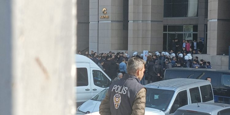 Avukatlara adliye önünü yasakladılar | İliç faciasına tepki: İşçiler öldürüldü. Binlerce kez uyardık açgözlü sermaye için devam ettiler
