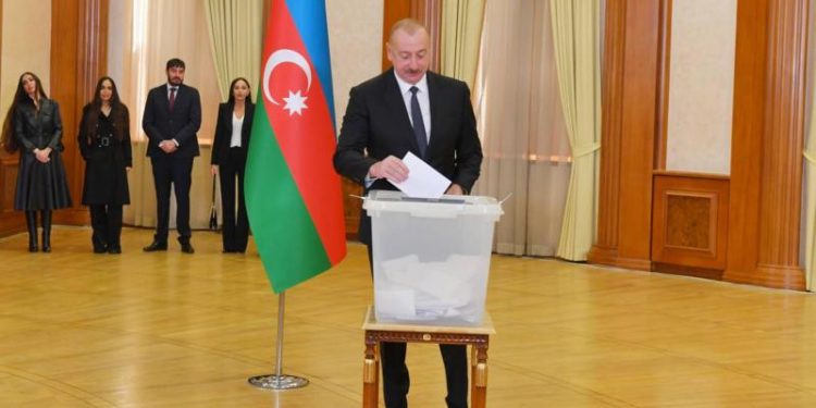 Azerbaycan’da ilk sonuçlara göre İlham Aliyev yüzde 92’nin üzerinde oy aldı