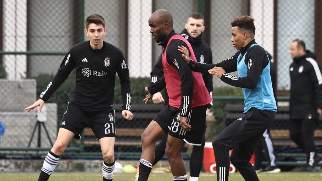 Beşiktaş'ın yıldızları ilk antrenmanına çıktı