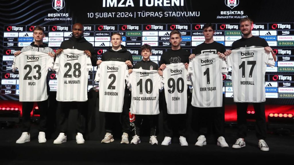 Beşiktaş'tan 7 futbolcuyla imza şov!