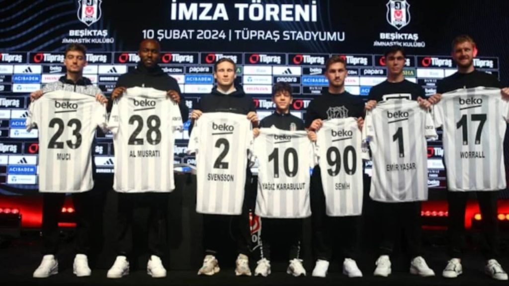 Beşiktaş'tan yeni transferler için imza töreni