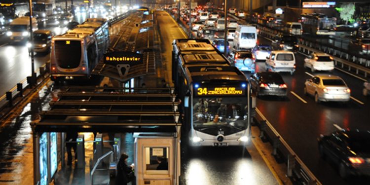 Beylikdüzü’nde metrobüs kazası: 1 ölü