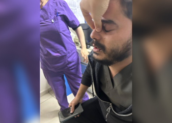 Bir hasta yakını, doktorun burnunu kırdı!