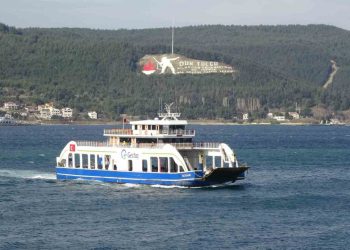 Bozcaada ve Gökçeada’ya tüm feribot seferleri iptal edildi