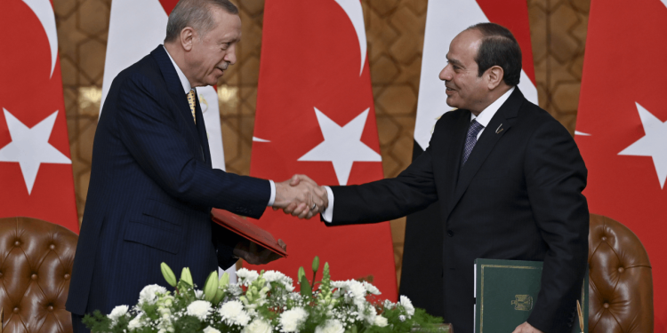 Büyük kayıpların ardından Erdoğan'ın Mısır gezisi... CHP'li Salıcı: Kim verecek bu zararın hesabını Dışişleri Bakanlığı’nın çaycısı mı?