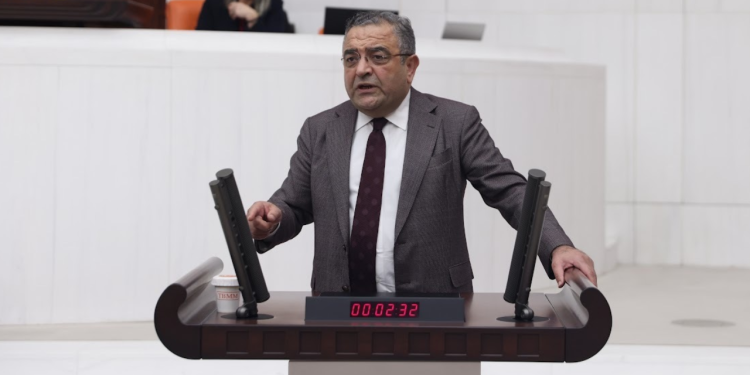 CHP'li Tanrıkulu'ndan iktidara "kayyum" eleştirisi: Diyarbakır'ın rantını kayyumlara, iş birlikçilerine satmak Ak Parti grubuna yakışır mı?