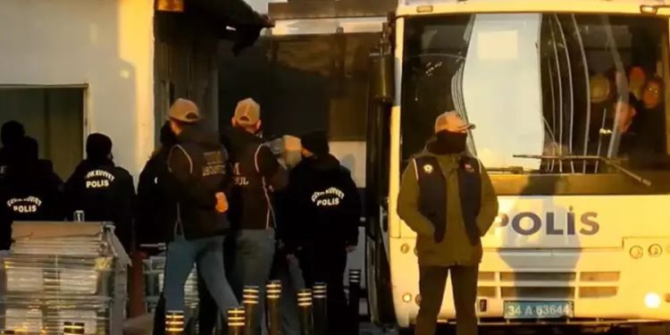 Çağlayan’da adliyeye terör saldırısı: Gözaltına alınan 96 kişi adliyeye sevk edildi