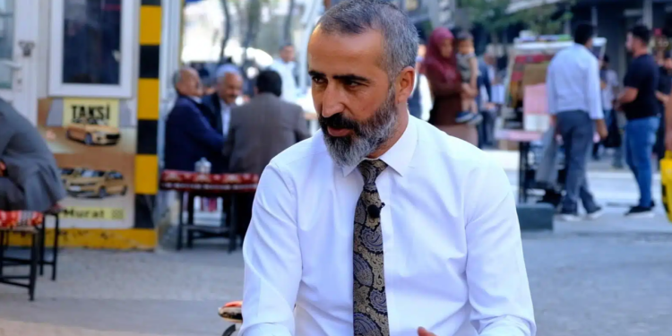 'Çöpçü' olarak işe girdiği belediyenin başkanlığına aday oldu: 'Yanlış iş yapa yapa bize doğruyu öğrettiler'