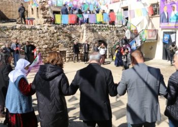 DEM Partili adaylardan sorunlarını dinledikleri halka çözüm sözü