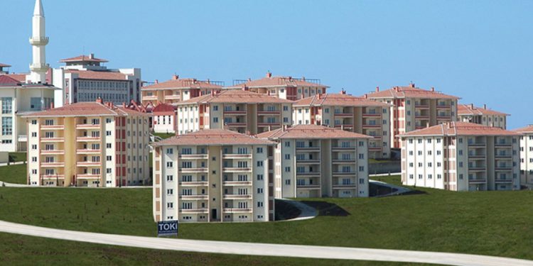 Deprem bölgesindeki 7 milyarlık konut ihalesi, yandaş müteahhitlere gitti