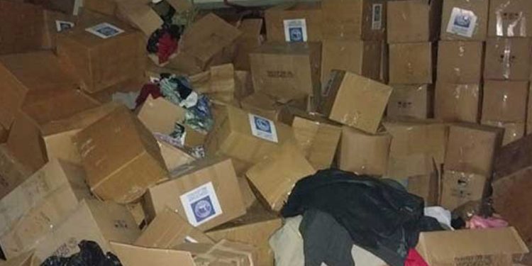 Depremzedeler için toplanan yardımlar AKP’li belediyenin otoparkında çürümeye bırakılmış