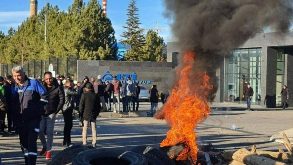 Direnişe başlamışlardı: Eti Alüminyum'da işçilerin eylemi sürüyor