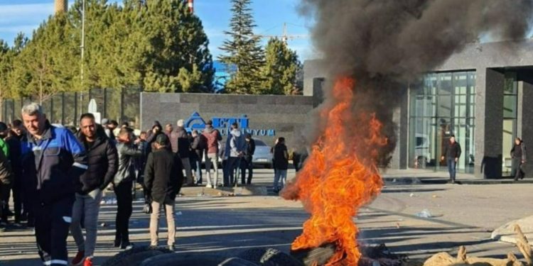Direnişe başlamışlardı: Eti Alüminyum'da işçilerin eylemi sürüyor