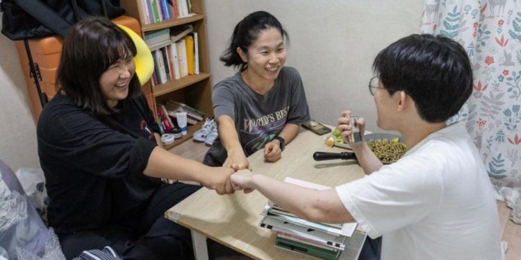 Dünyanın en düşük doğurganlık oranına sahip Güney Kore’de kadınlar neden anne olmaya sıcak bakmıyor?