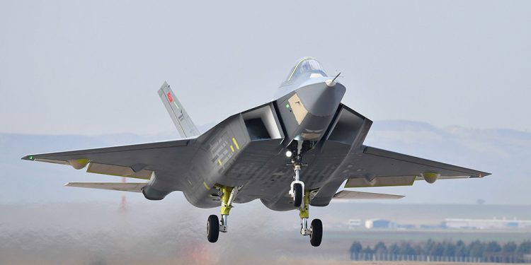 Erdoğan duyurdu: KAAN ilk uçuşunu gerçekleştirdi