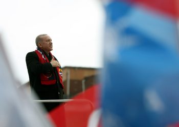 Erdoğan miting alanında pankartı gördü, talimat verdi: 'Bakanlıklara buyruğumu vereceğim'