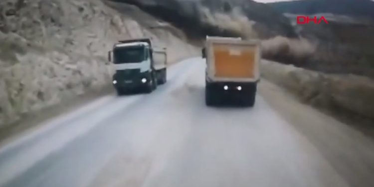 Erzincan’da maden faciası: Harfiyat kamyonları son anda kurtulmuş