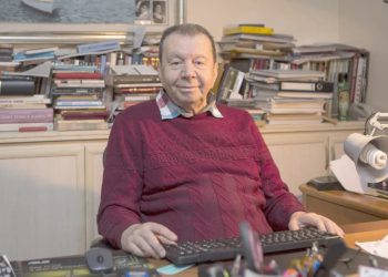 Eski bakanlardan Yılmaz Karakoyunlu hayatını kaybetti