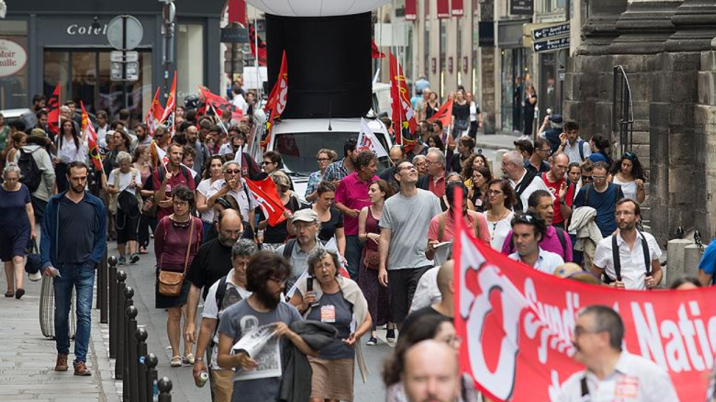 Fransa'da öğretmenler greve gitti