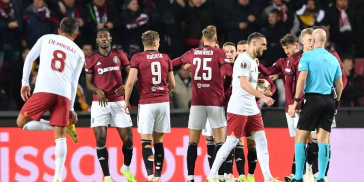 Galatasaray, 3-2'nin rövanşında Sparta Prag'a 4-1 mağlup oldu ve Avrupa'ya veda etti