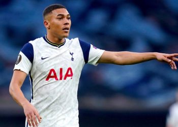 Galatasaray, Stephane Aurier ve Carlos Vinicius'u renklerine bağladı