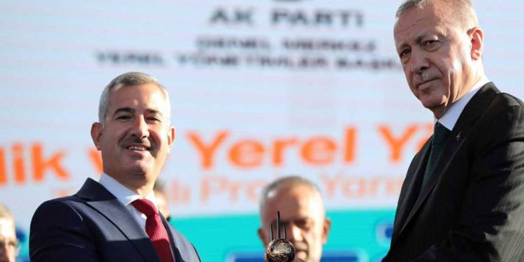 Gri pasaport skandalıyla gündeme gelen başkan Yeşilyurt'ta yeniden aday gösterilmedi