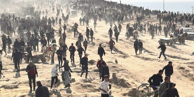 HRW: İsrail, Uluslararası Adalet Divanı'nın kararını ihlal ederek Filistinlilere yardımı engelliyor