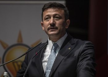 Hamza Dağ'a 'Ensar' sorusu moderatörü kızdırdı: Gazeteciler manşet arıyor