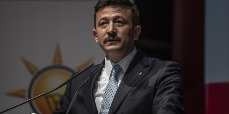 Hamza Dağ'a 'Ensar' sorusu moderatörü kızdırdı: Gazeteciler manşet arıyor