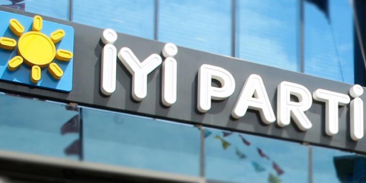 İYİ Parti'de toplu istifa!