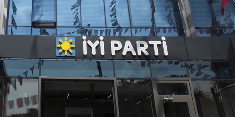 İYİ Parti'ye borç şoku: Paranızı ödeyin!