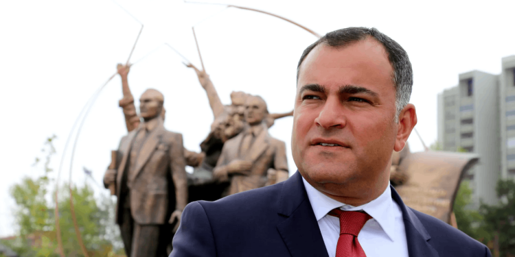 İYİ Parti'ye geçeceği iddia edilen Çankaya Belediye Başkanı Alper Taşdelen: Ben CHP’liyim. Partimin başarısı için ter dökmeye devam edeceğim