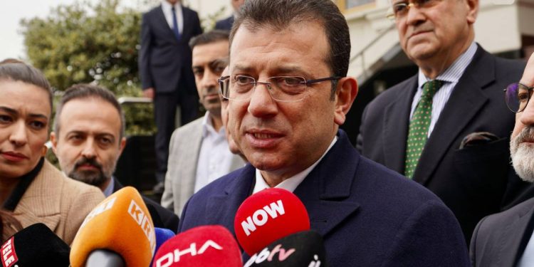 İmamoğlu'ndan Erdoğan'a 'güldüren' cevap: Halkın arasına karışmadığı için çevresindekileri umutsuz görünce, onları da CHP’li zannediyor olabilir