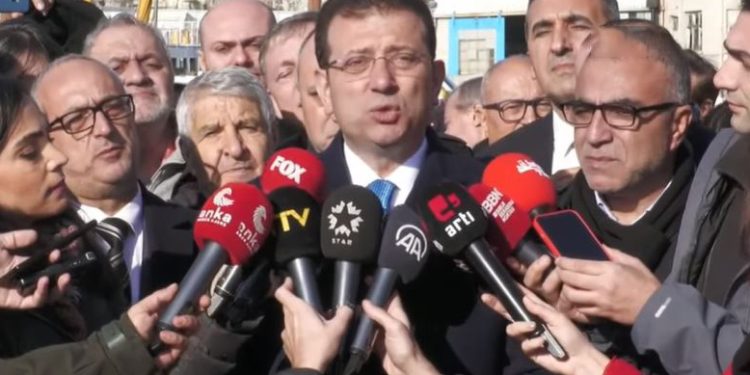 İmamoğlu’ndan Murat Kurum’a bilbord cevabı: “Vah vah, çok üzüldüm!”